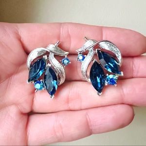 Vintage Lisner silver platinum tone sapphire blue|AB light blue crystal earrings